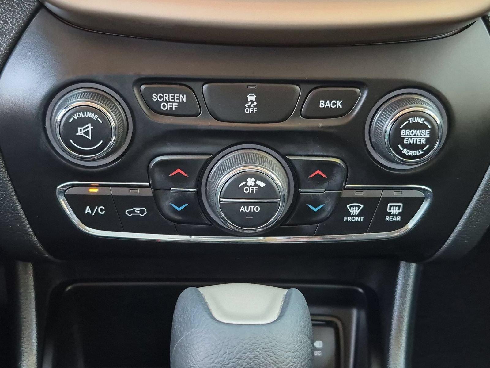 Used 2016 Jeep Cherokee Latitude w/ Comfort/Convenience Group FWD image 21