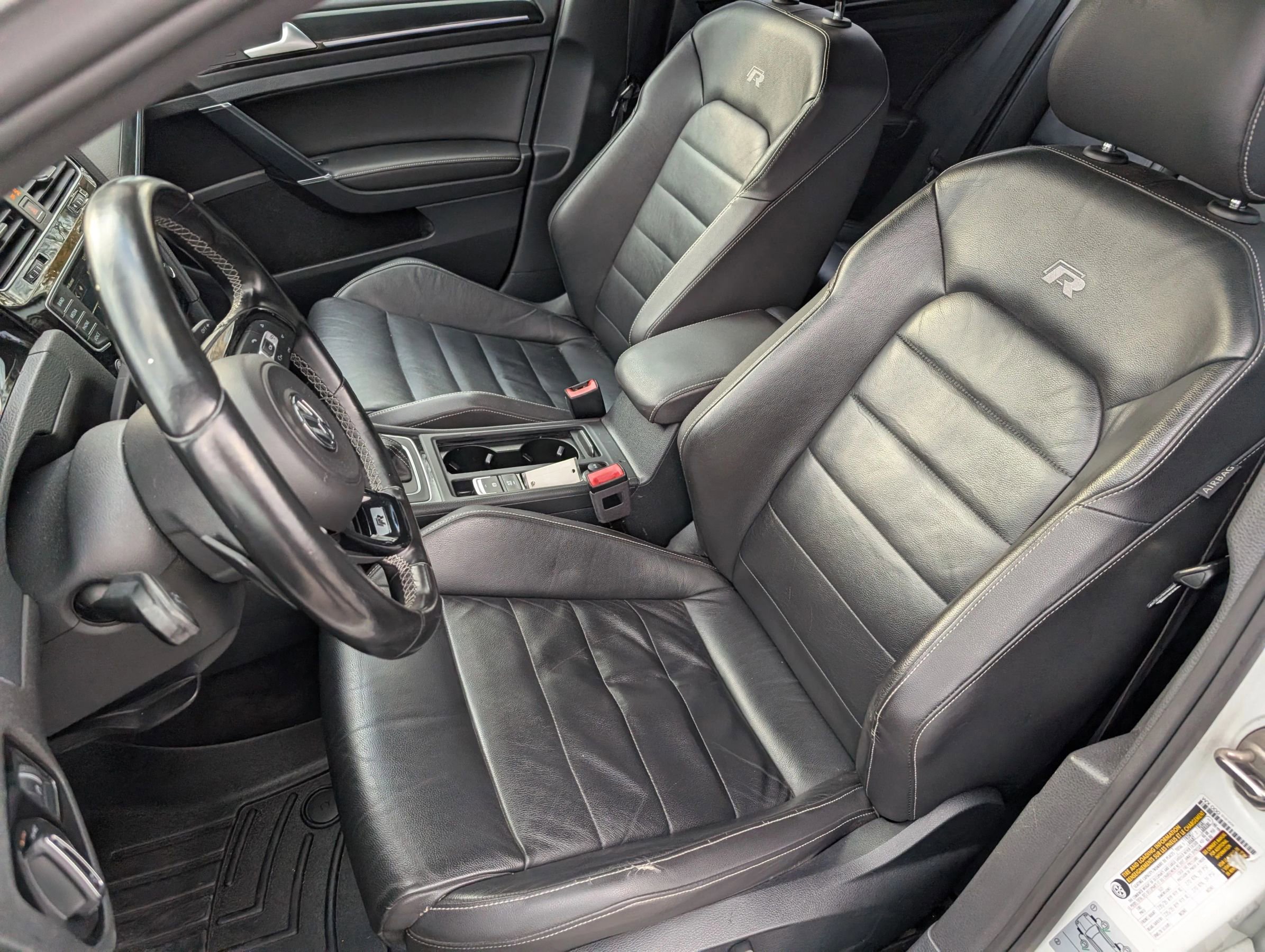 Used 2016 Volkswagen Golf 4-Door image 12