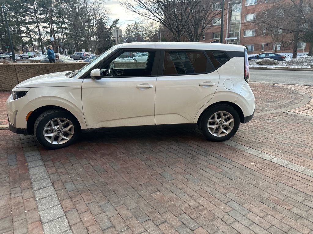 Used 2023 Kia Soul LX w/ LX Technology Package image 1