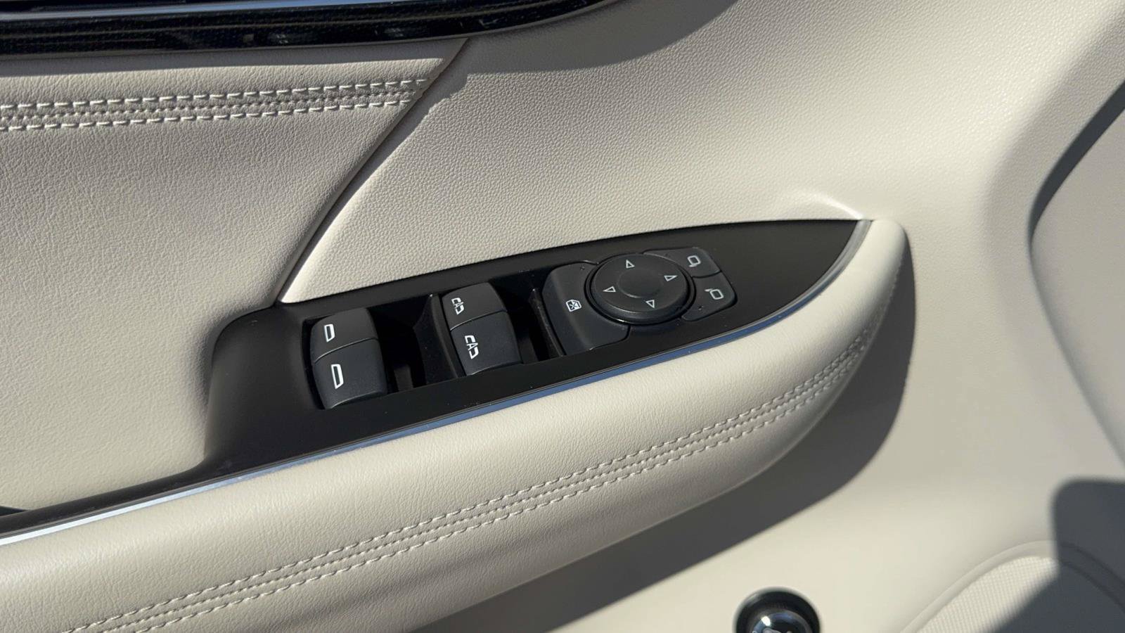 Used 2023 Buick Envision Preferred AWD/4WD image 17