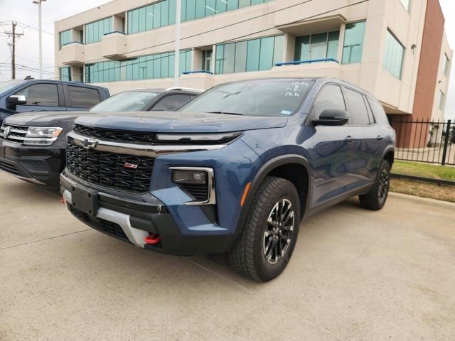 Used 2024 Chevrolet Traverse Z71 image 3