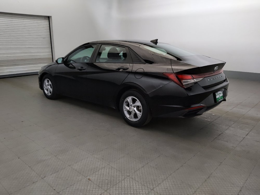 Used 2021 Hyundai Elantra SE FWD image 3