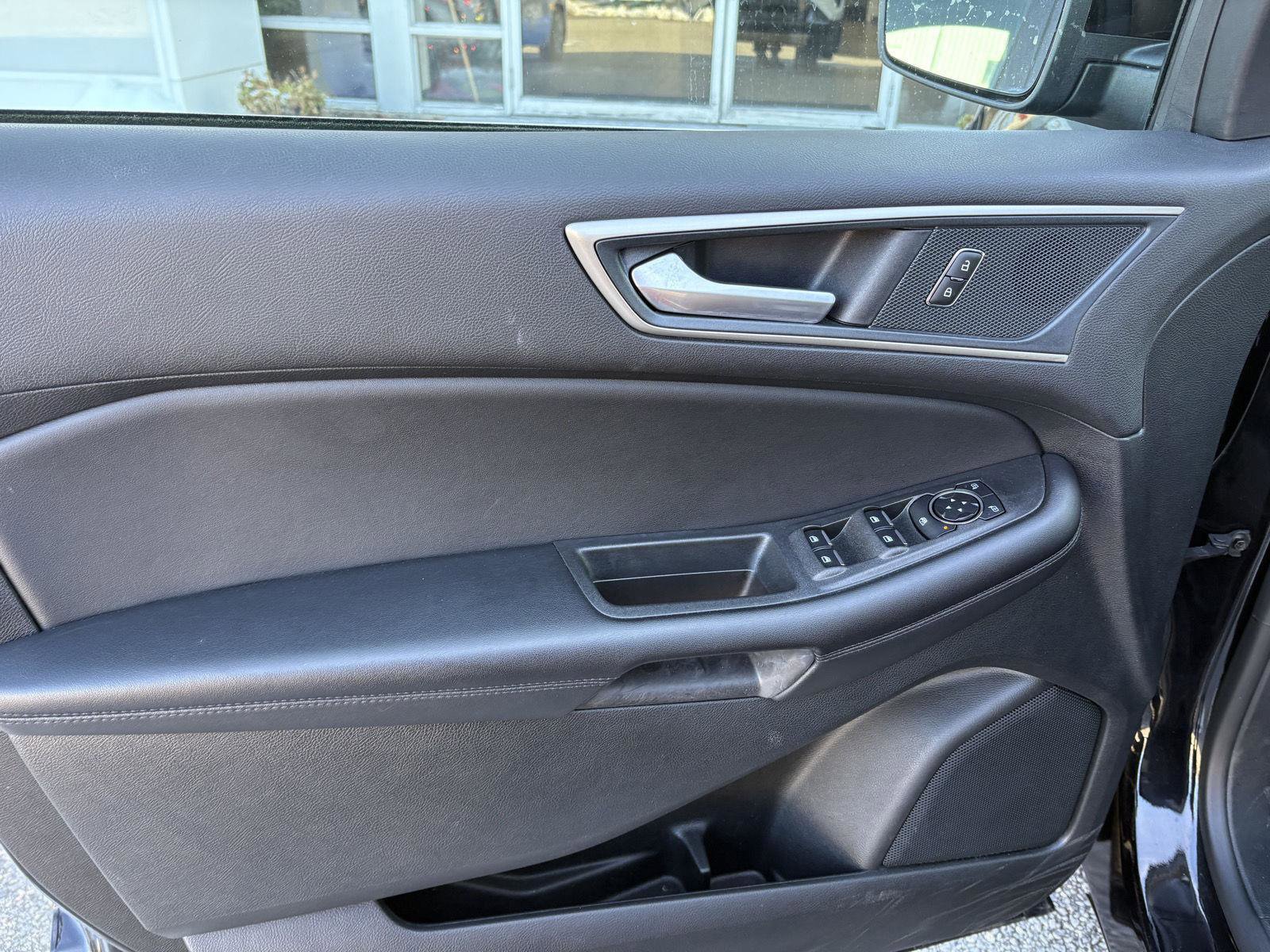 Used 2024 Ford Edge SEL image 9