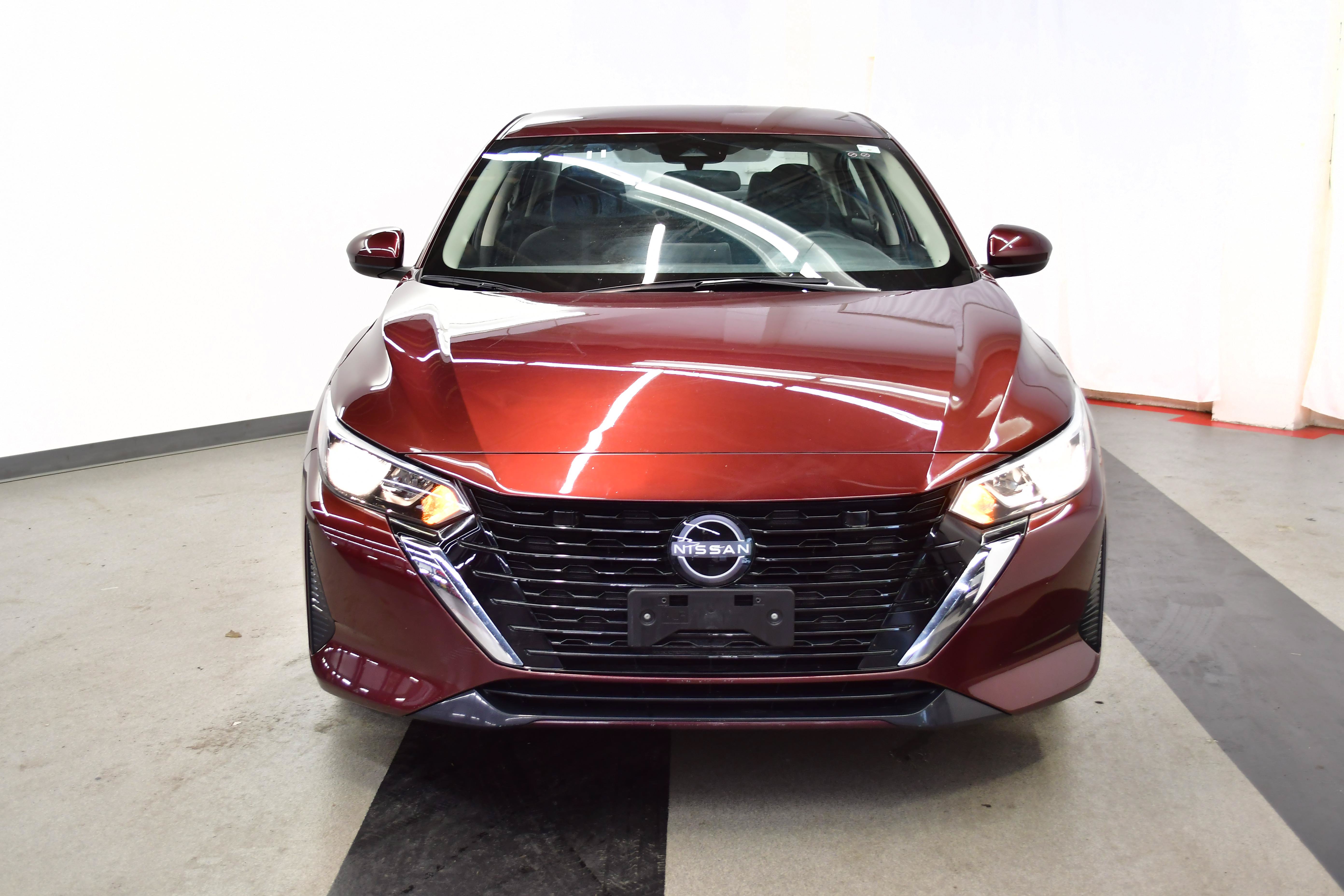 Used 2025 Nissan Sentra SV FWD image 3