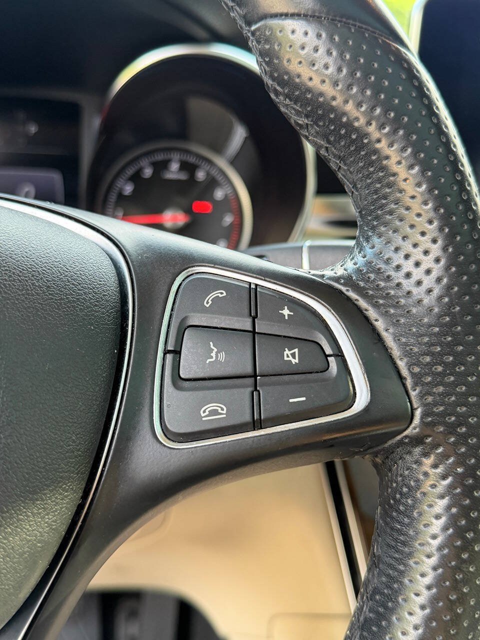 Used 2016 Mercedes-Benz GLC 300 4MATIC w/ Multimedia Package image 22