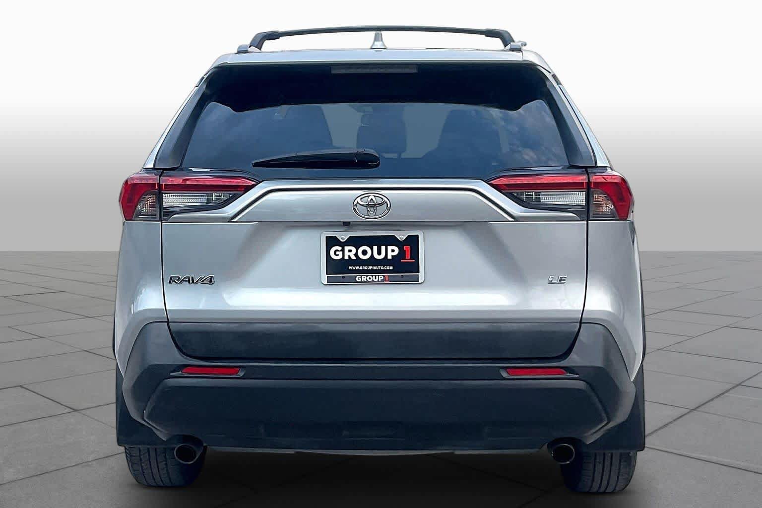 Used 2019 Toyota RAV4 LE FWD image 4