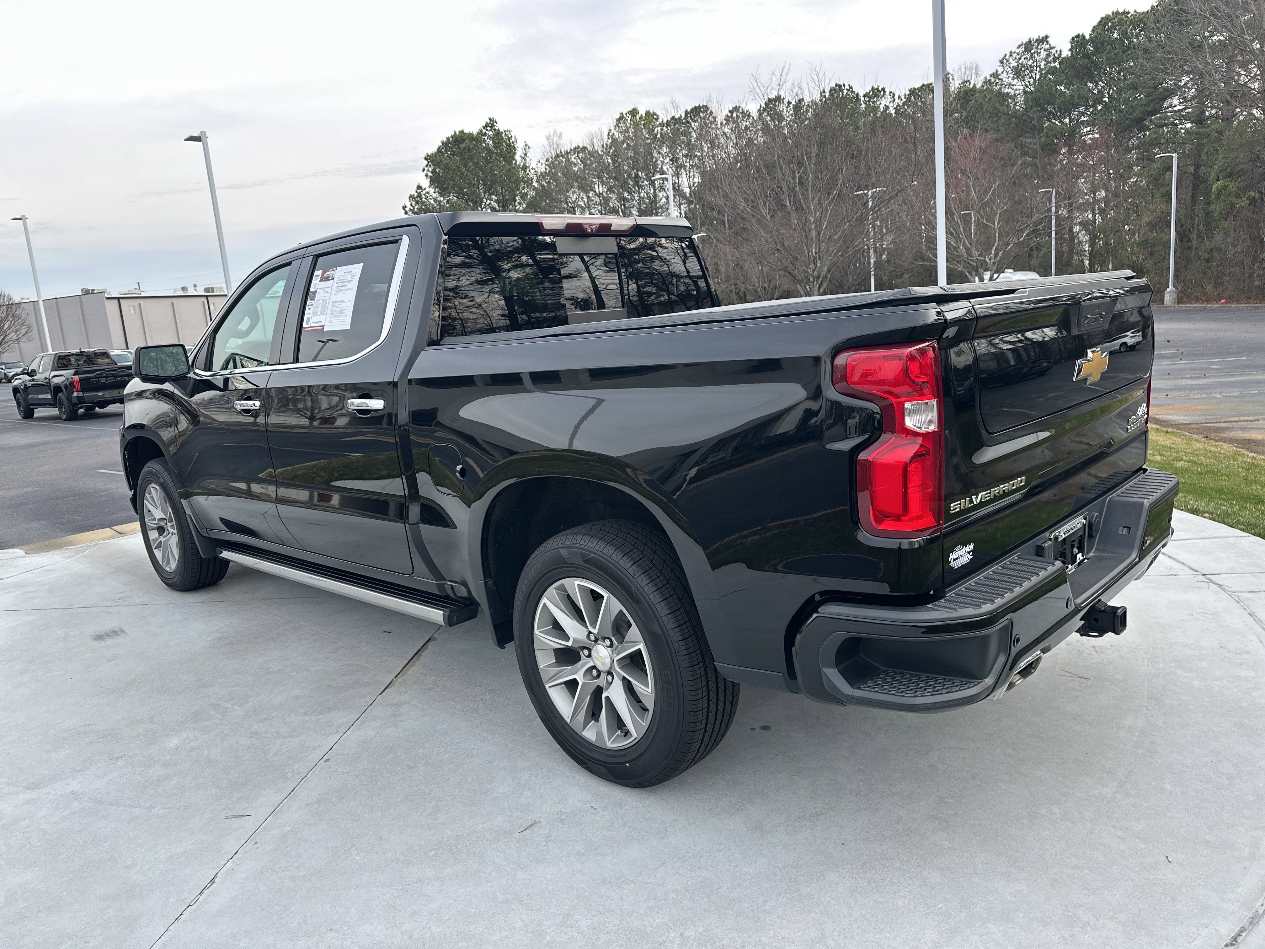 Used 2021 Chevrolet Silverado 1500 High Country w/ Technology Package image 8