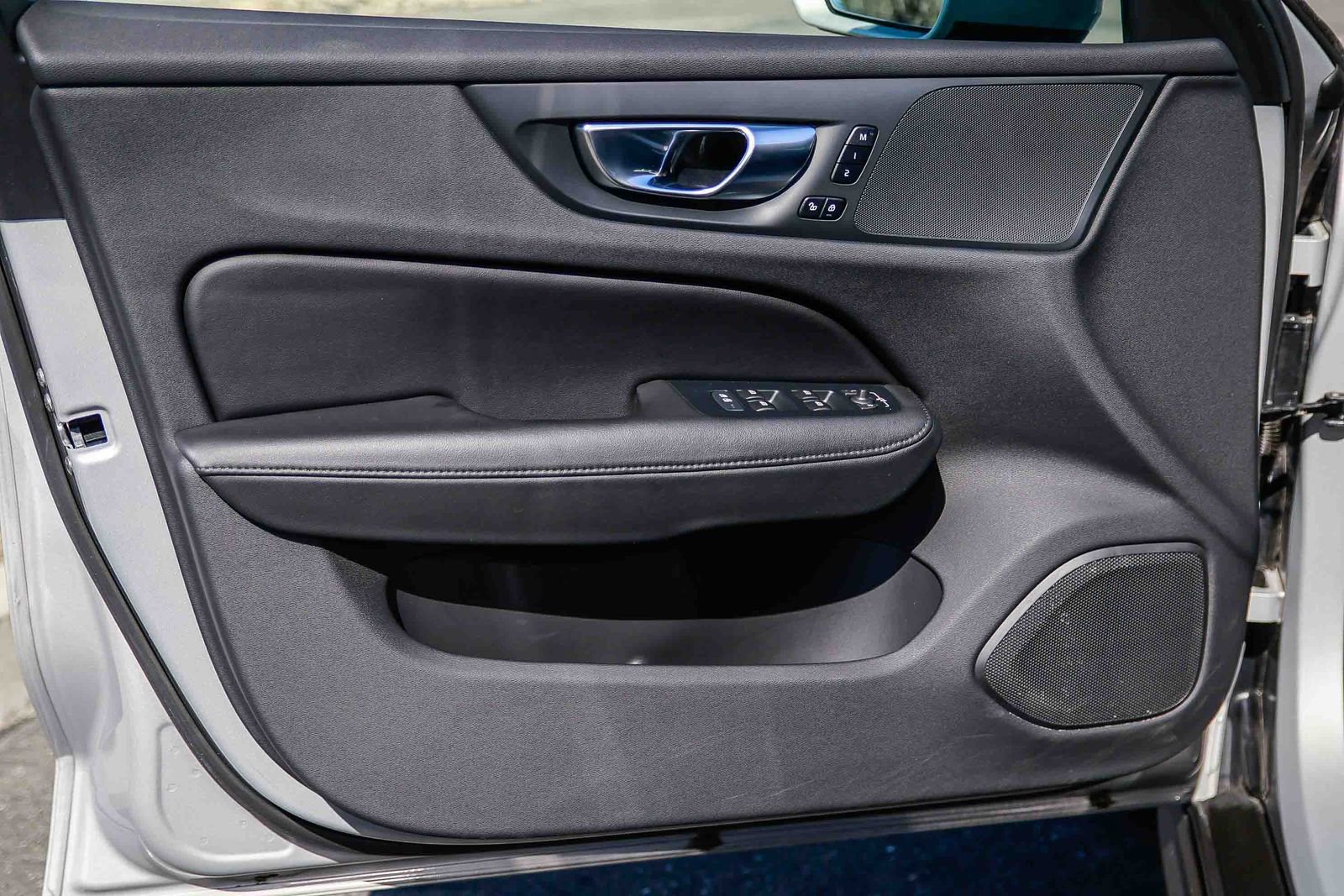 Used 2025 Volvo V60 B5 Cross Country Plus image 22