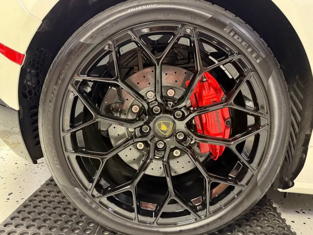 Used 2024 Lamborghini Huracan EVO AWD/4WD image 16