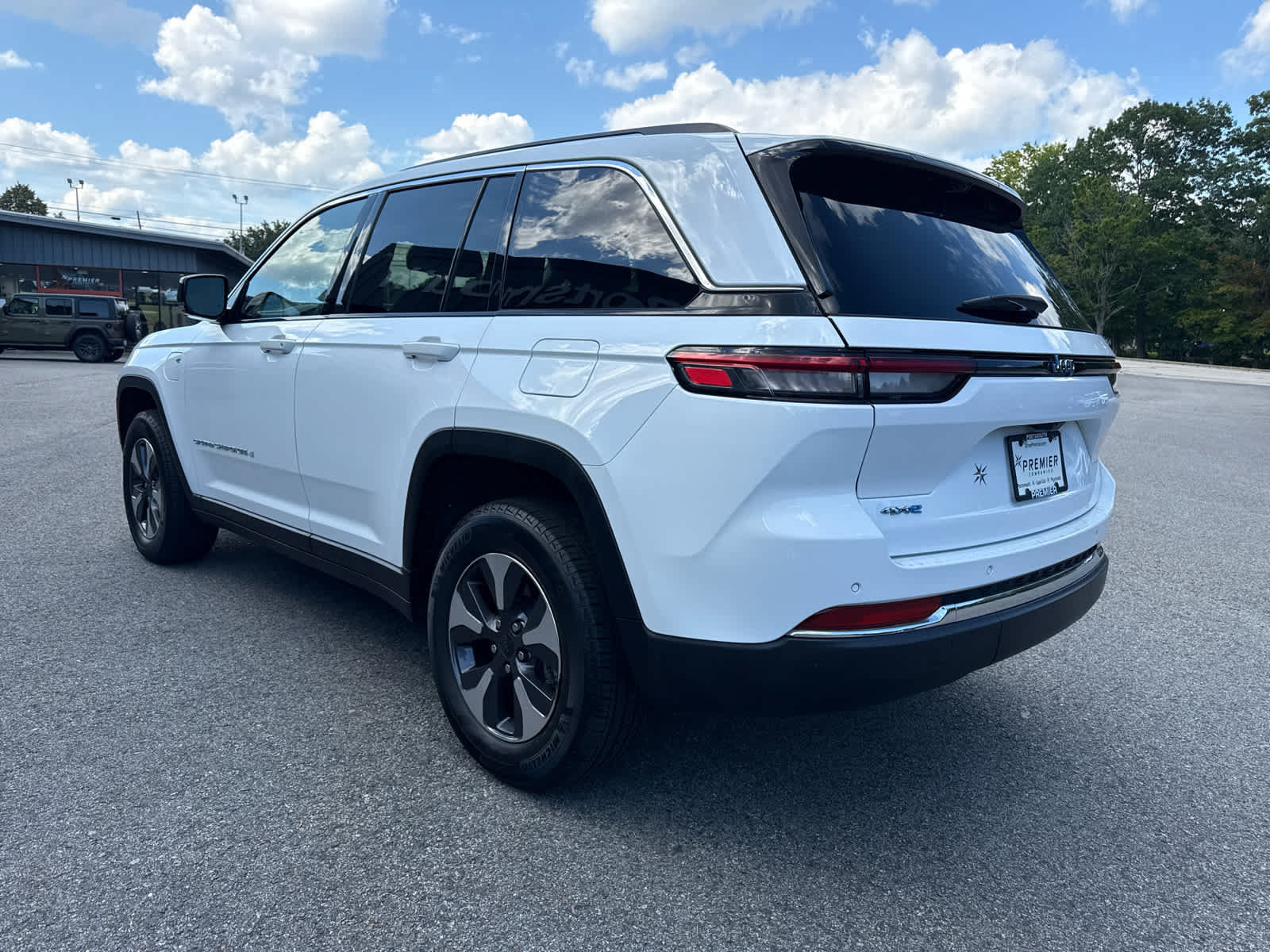 Used 2023 Jeep Grand Cherokee 4WD 4xe w/ Luxury Tech Group II image 10
