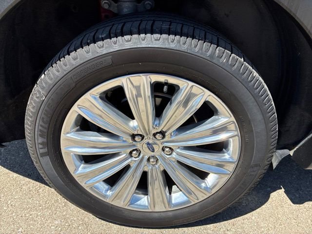 Used 2022 Ford Explorer Limited w/ Equipment Group 301A AWD/4WD image 15
