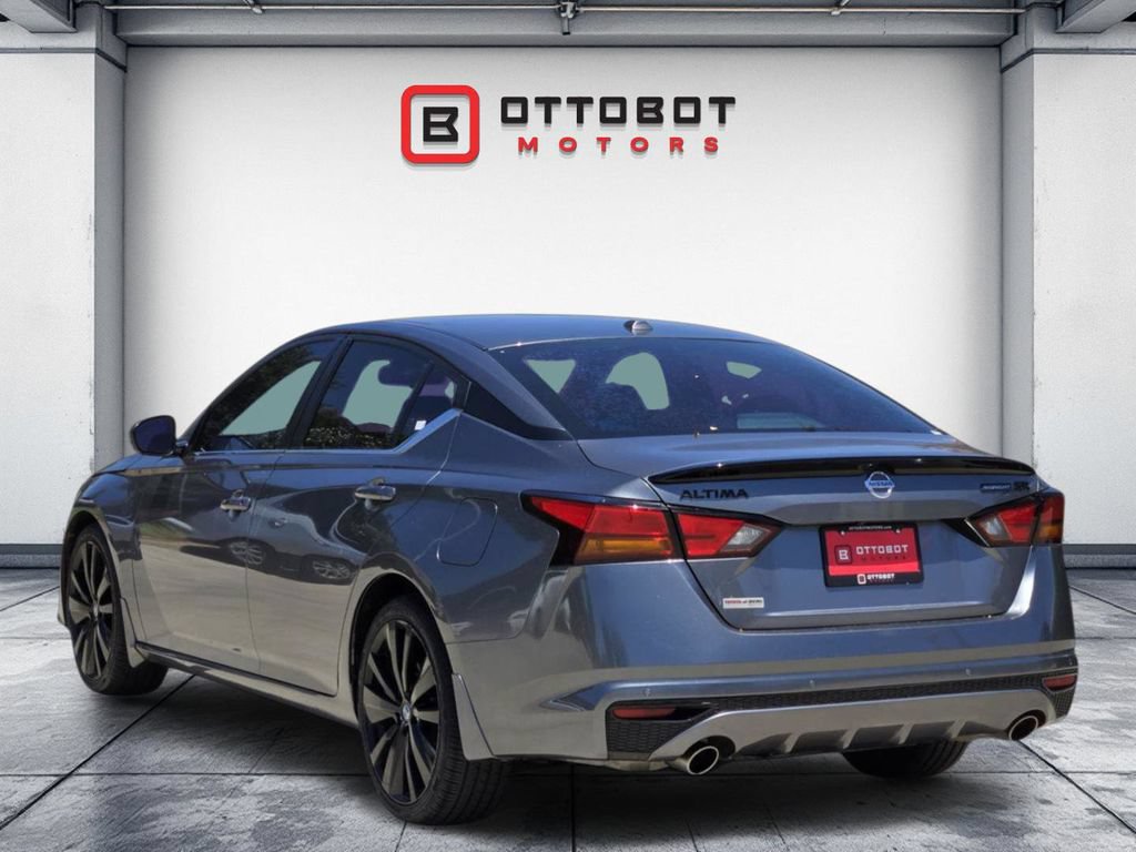 Used 2022 Nissan Altima 2.5 SR w/ Midnight Edition Package FWD image 3