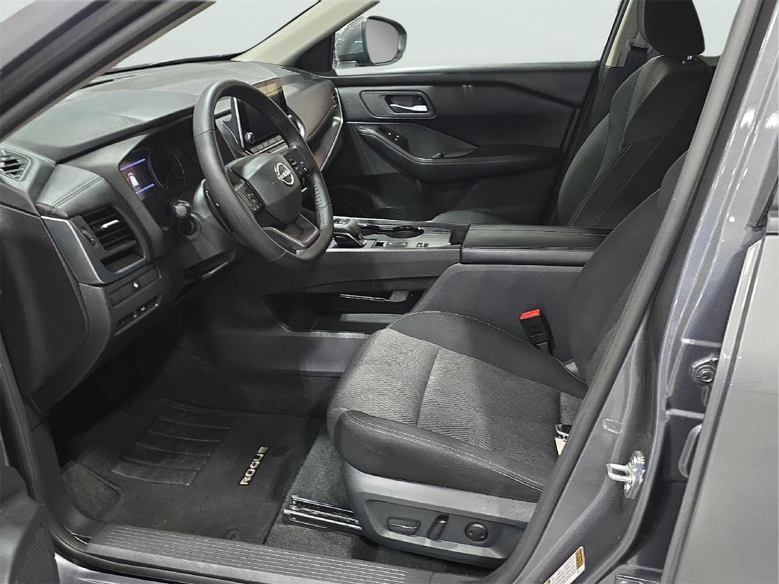 Used 2025 Nissan Rogue SV FWD image 8