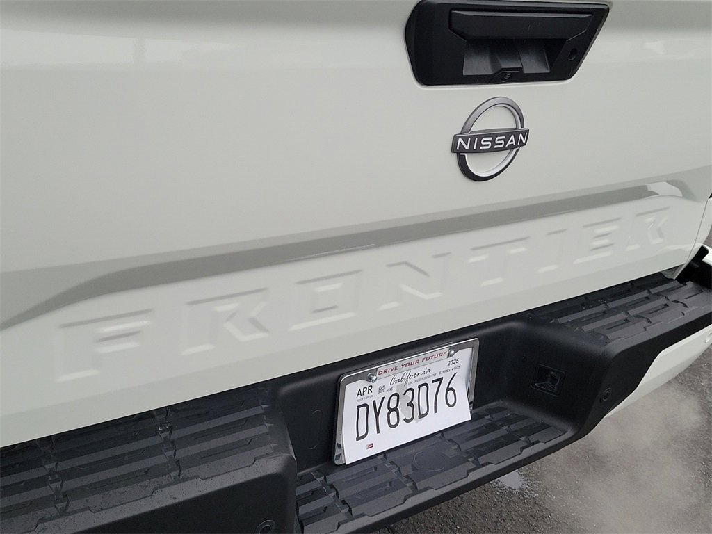 Used 2025 Nissan Frontier SV image 31