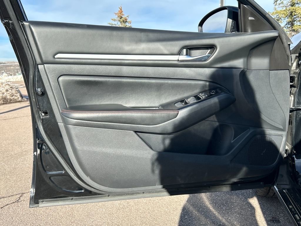 Used 2024 Nissan Altima 2.5 SR image 25