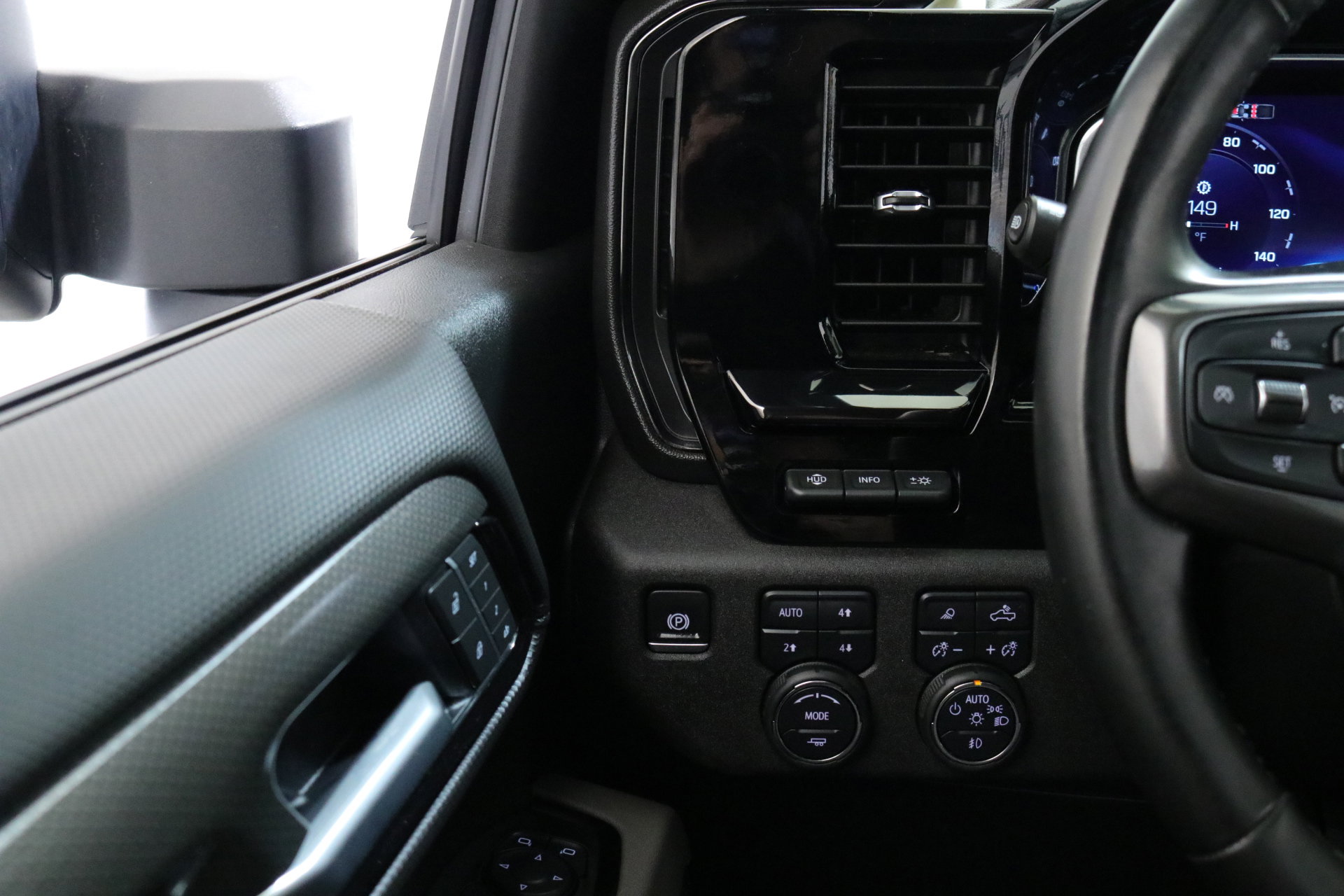 Used 2025 Chevrolet Silverado 2500 ZR2 w/ Technology Package image 16