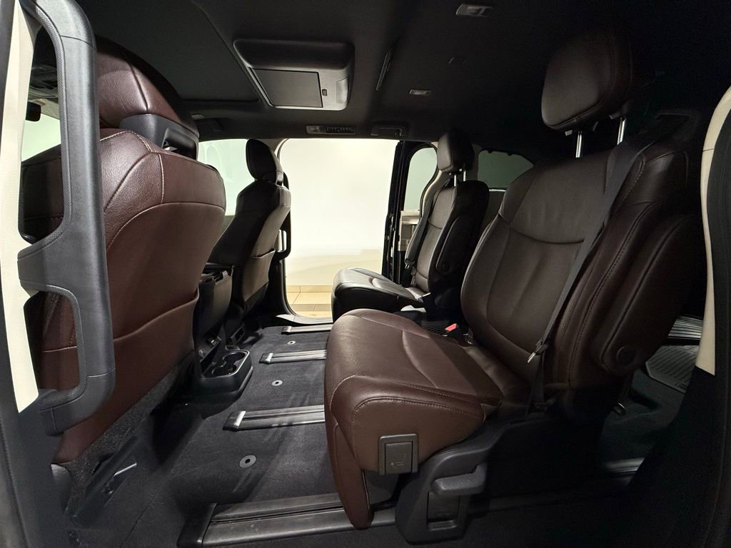 Certified 2023 Toyota Sienna Platinum image 19