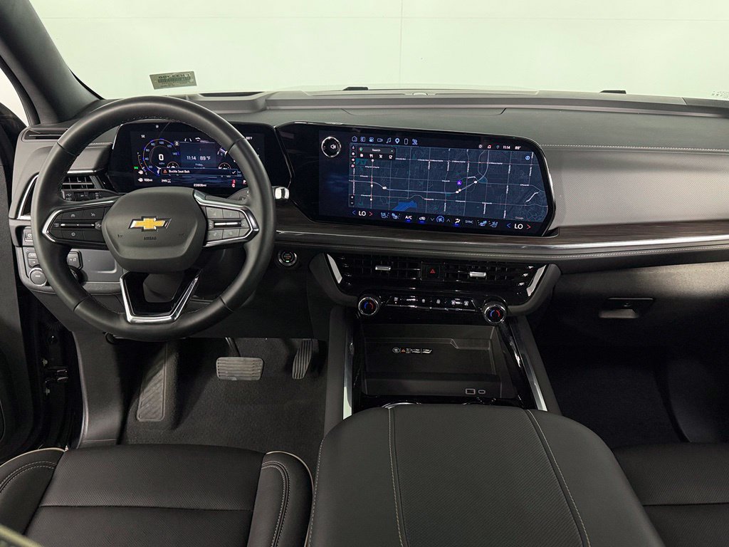 Used 2026 Chevrolet Suburban Premier AWD/4WD image 11