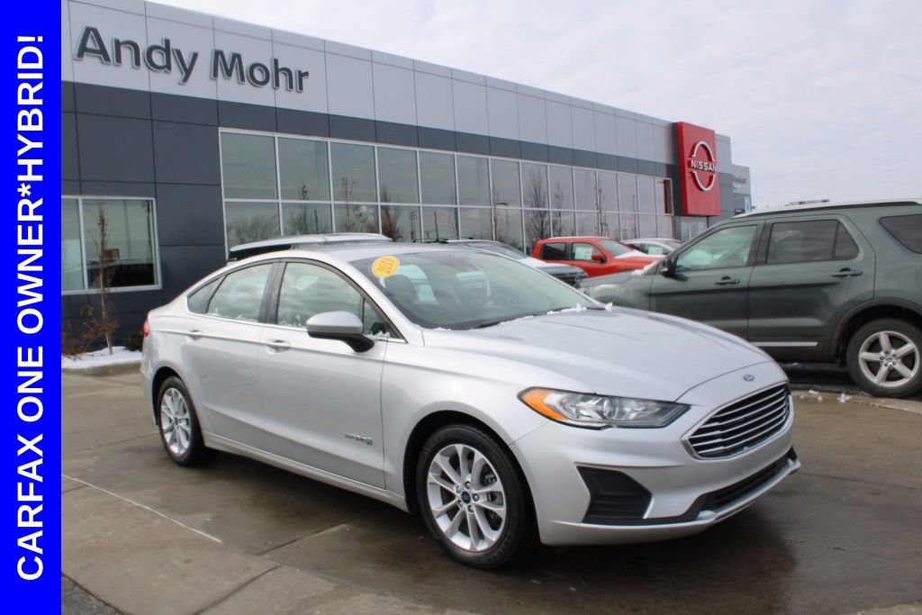 Used 2019 Ford Fusion SE FWD image 1