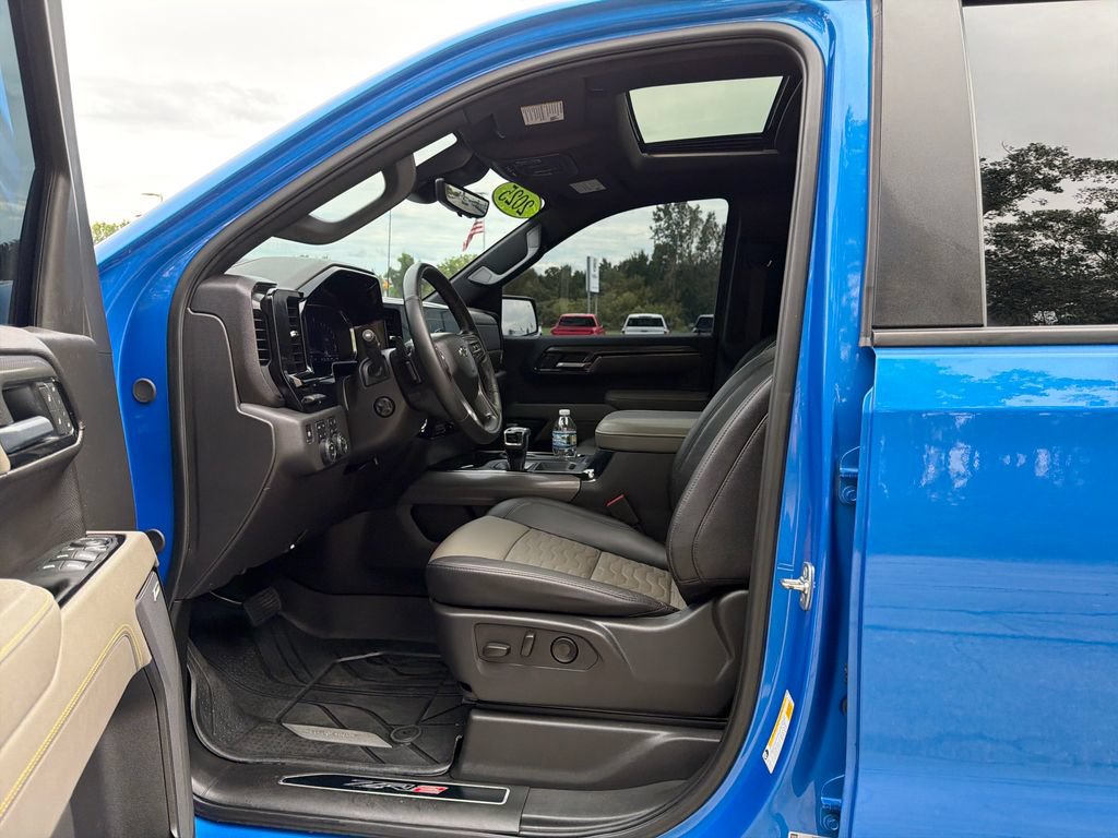 Used 2025 Chevrolet Silverado 1500 ZR2 w/ Technology Package AWD/4WD image 12