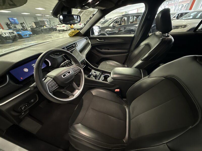Used 2024 Jeep Grand Cherokee Altitude AWD/4WD image 15