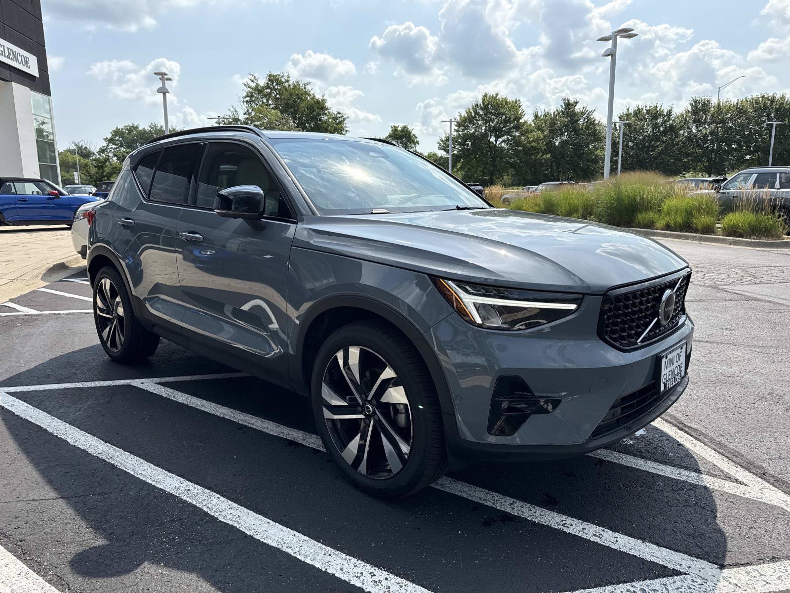 Used 2023 Volvo XC40 B5 Ultimate w/ Protection Package Premier AWD/4WD image 4