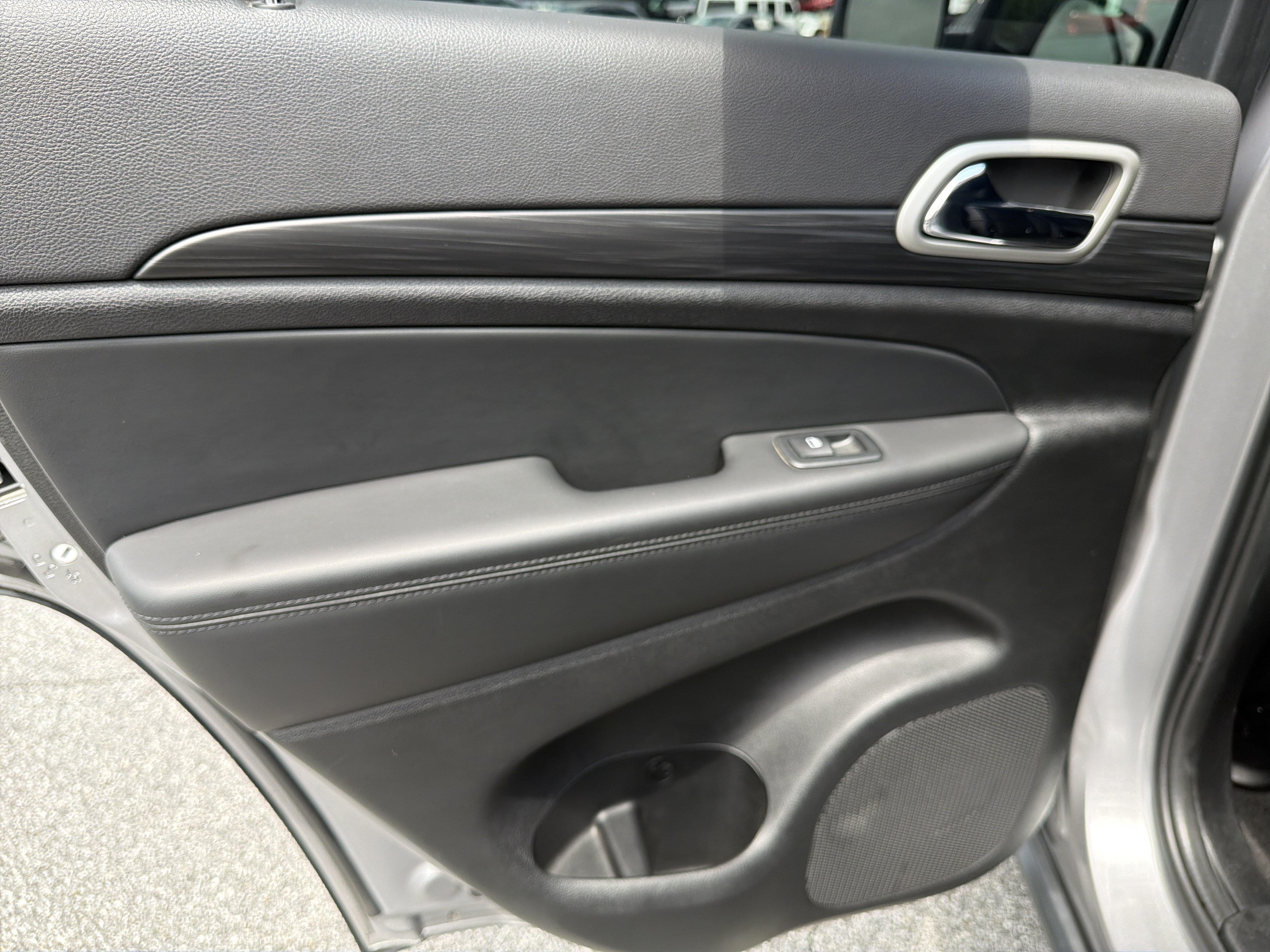 Used 2021 Jeep Grand Cherokee Laredo RWD image 26
