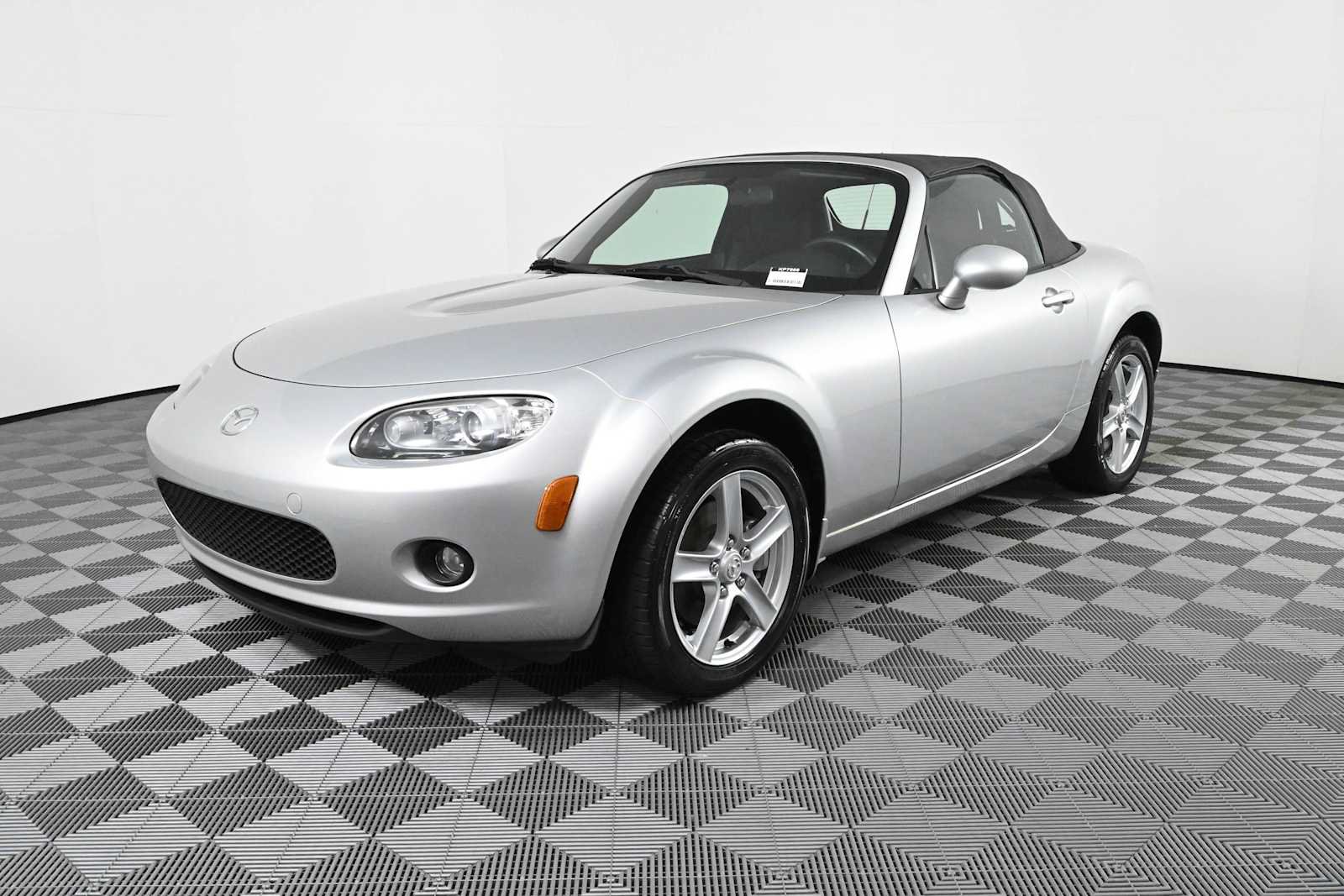 Used 2006 MAZDA MX-5 Miata Touring RWD image 5