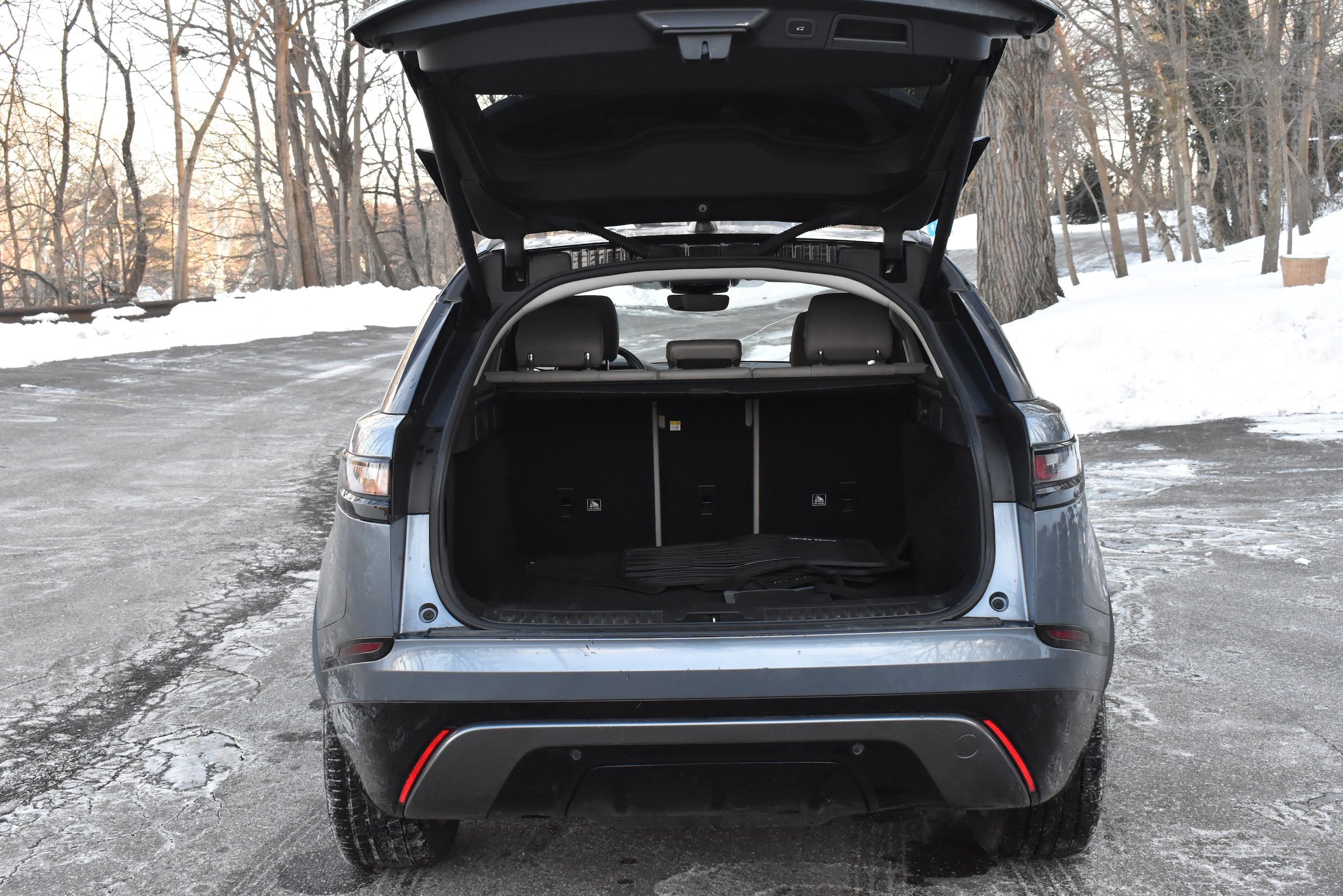 Used 2019 Land Rover Range Rover Velar R-Dynamic SE AWD/4WD image 17