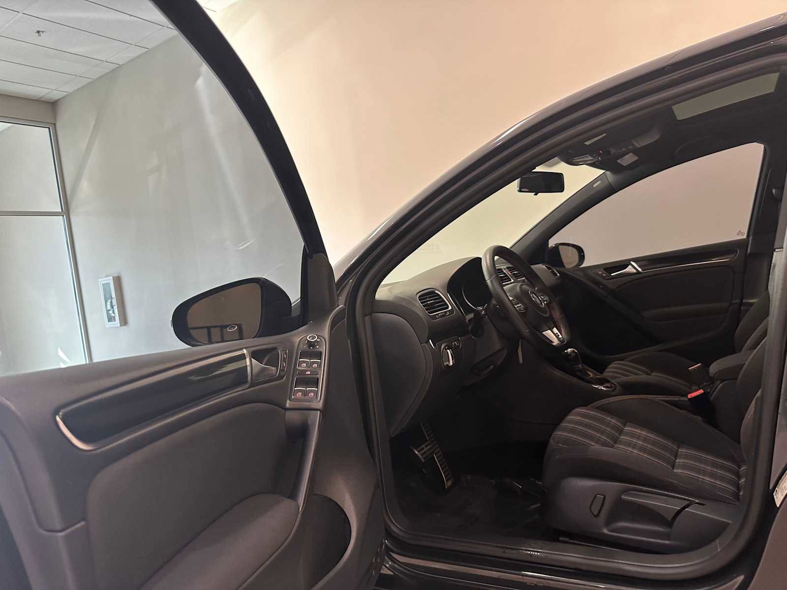 Used 2013 Volkswagen GTI w/ Convenience Package image 23