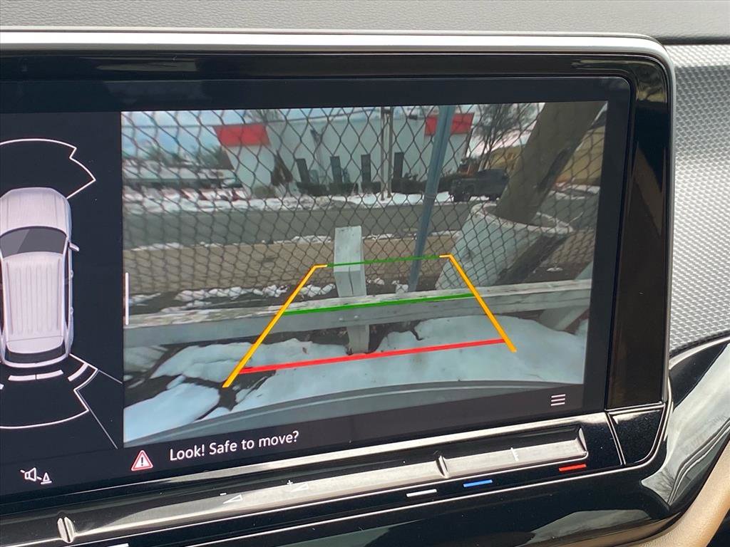 Used 2025 Volkswagen Atlas Cross Sport SEL R-Line image 15