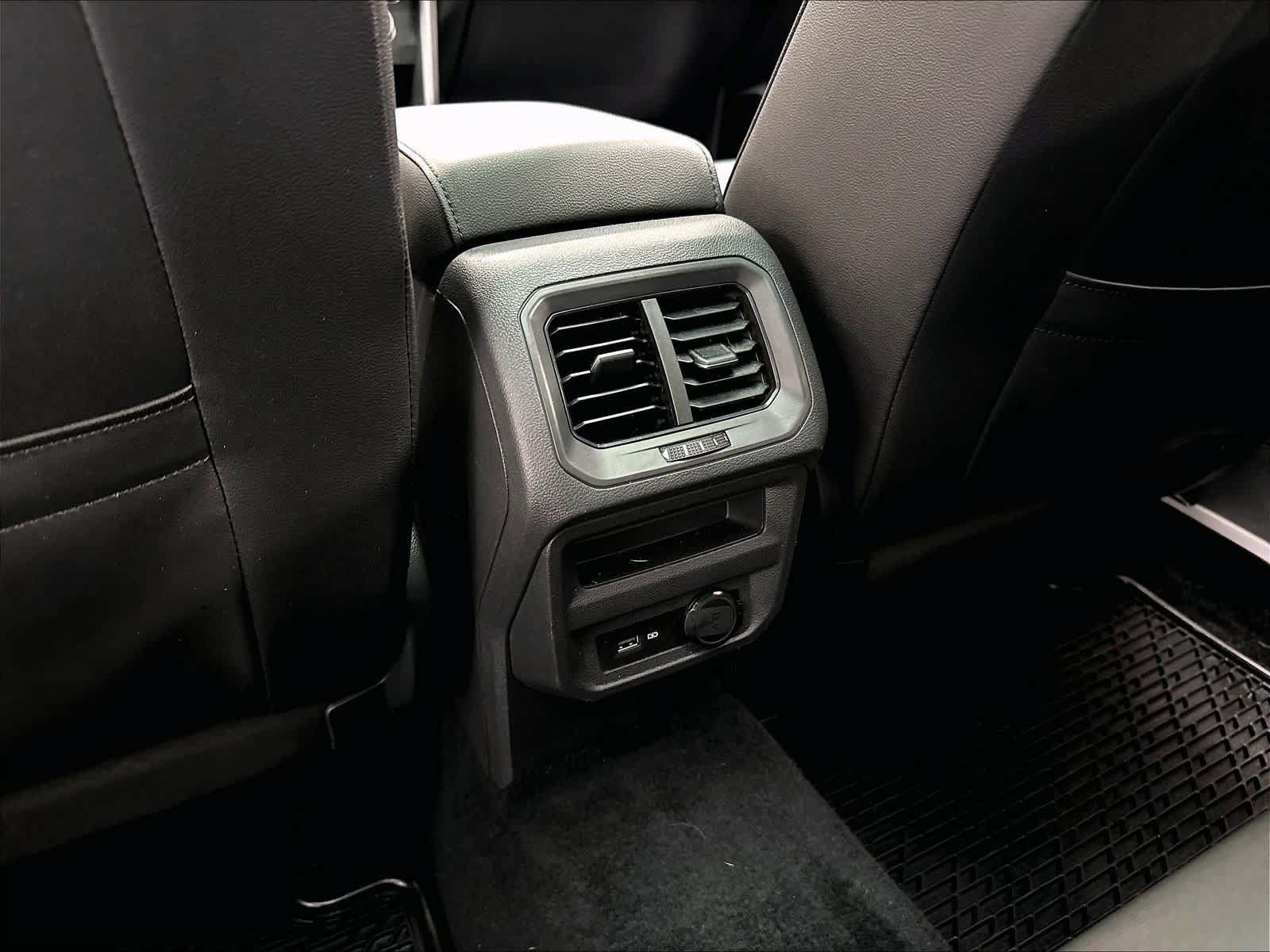 Used 2020 Volkswagen Tiguan SE R-Line FWD image 13