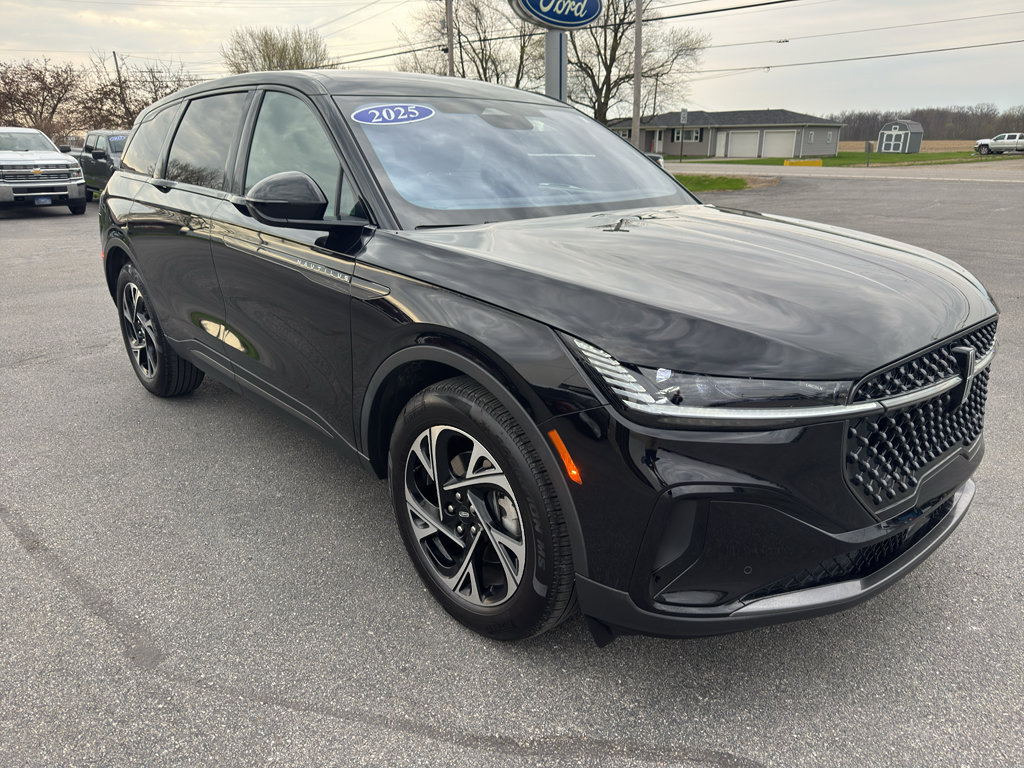 Used 2025 Lincoln Nautilus Premier w/ Jet Appearance Package AWD/4WD image 5