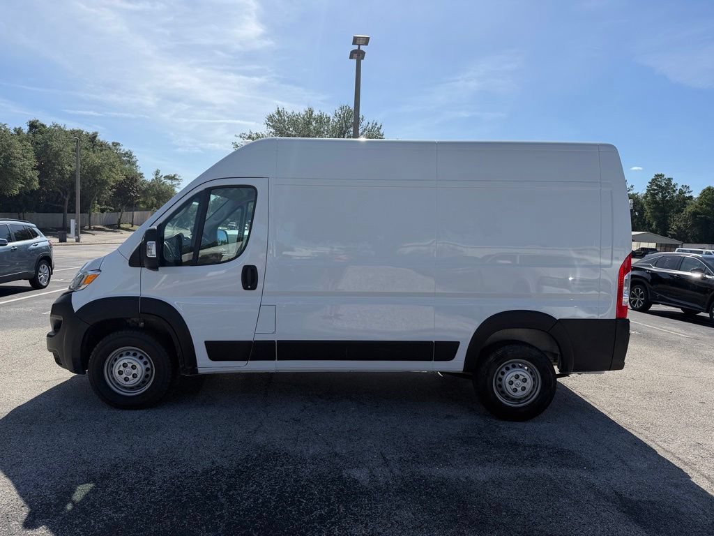 Used 2024 RAM ProMaster 2500 w/ Convenience Group FWD image 4