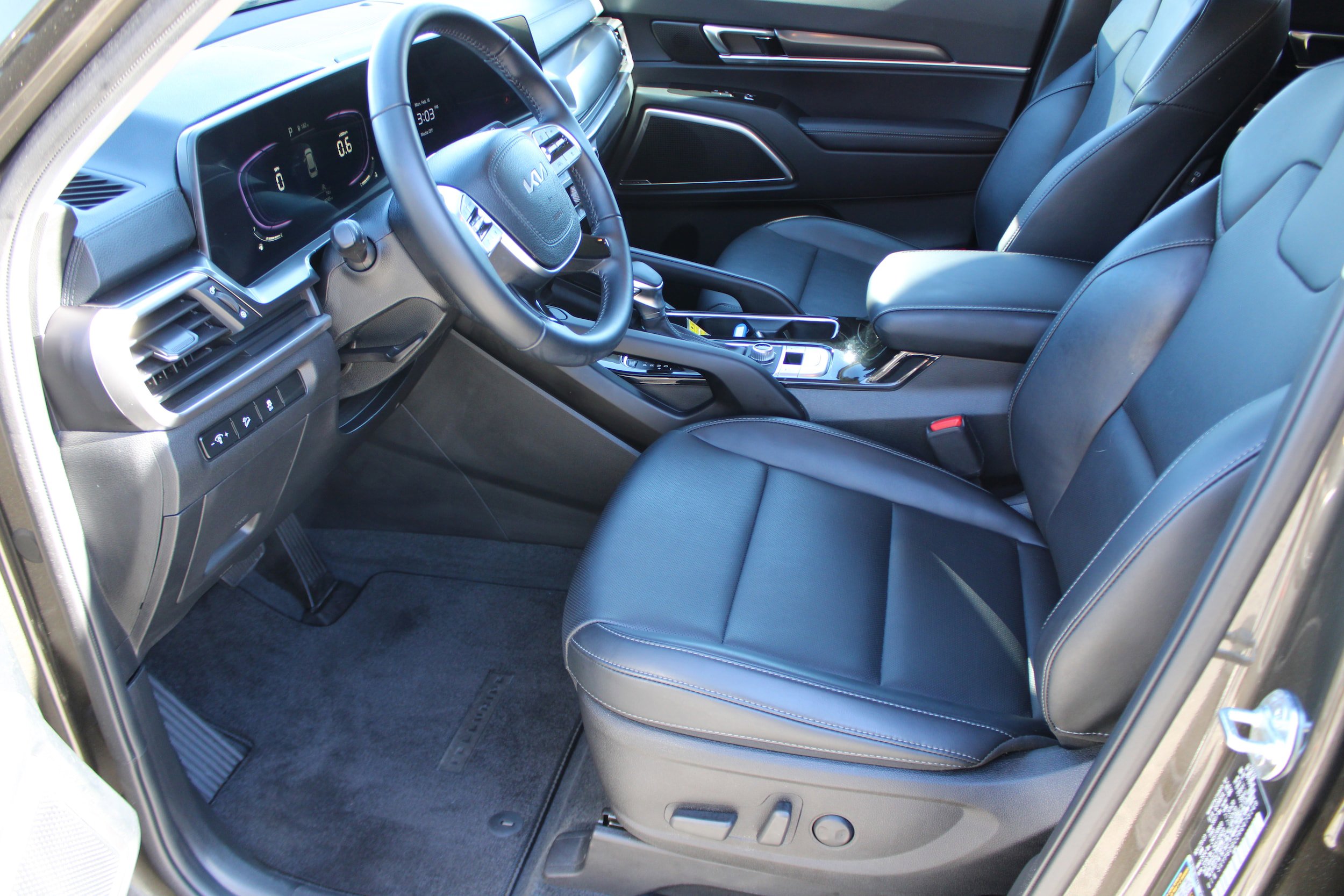 Used 2024 Kia Telluride S image 11
