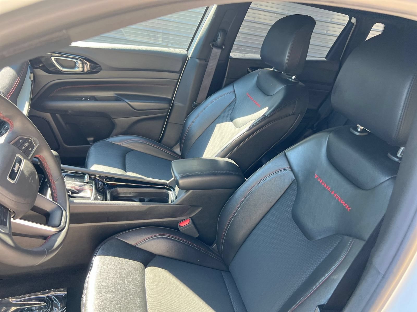 Used 2025 Jeep Compass Trailhawk AWD/4WD image 30
