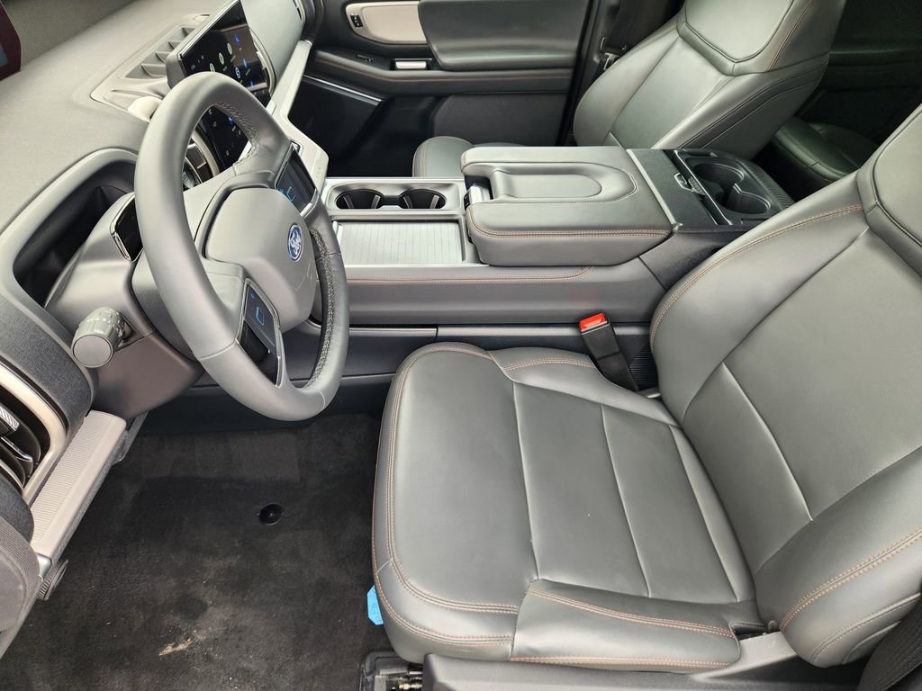 Used 2025 Ford Expedition Active AWD/4WD image 12