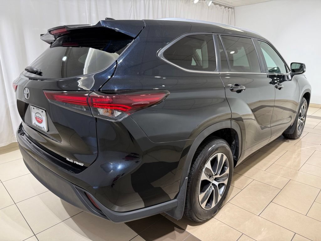Certified 2024 Toyota Highlander XLE AWD/4WD image 4