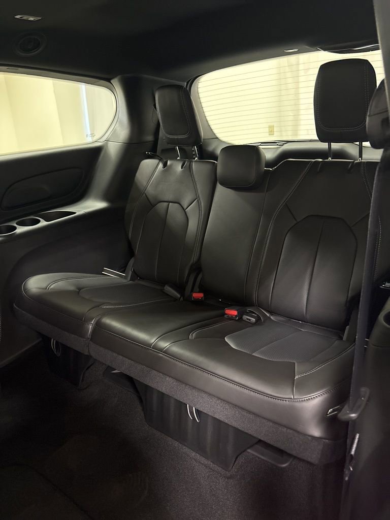 New 2026 Chrysler Pacifica Select w/ S Appearance Package image 23