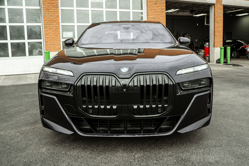 Used 2023 BMW 760i xDrive w/ Executive Package image 37