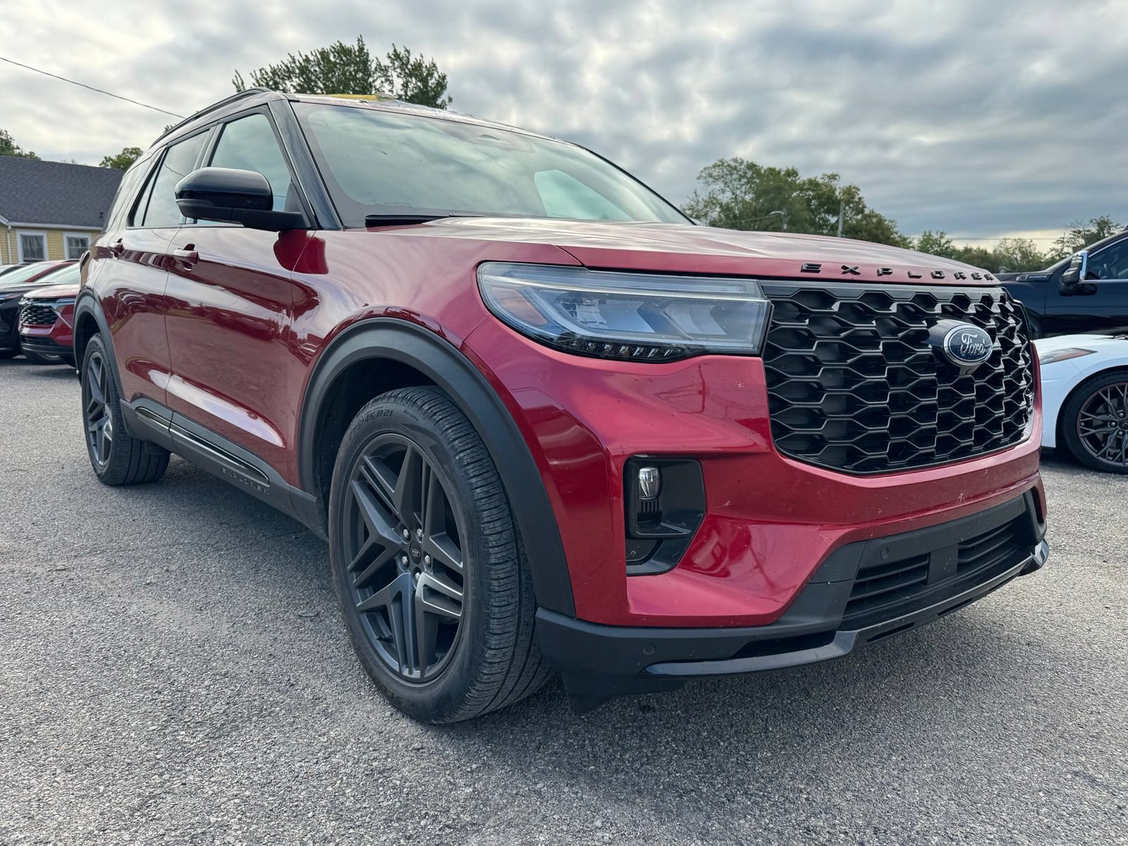 Used 2025 Ford Explorer ST AWD/4WD image 8