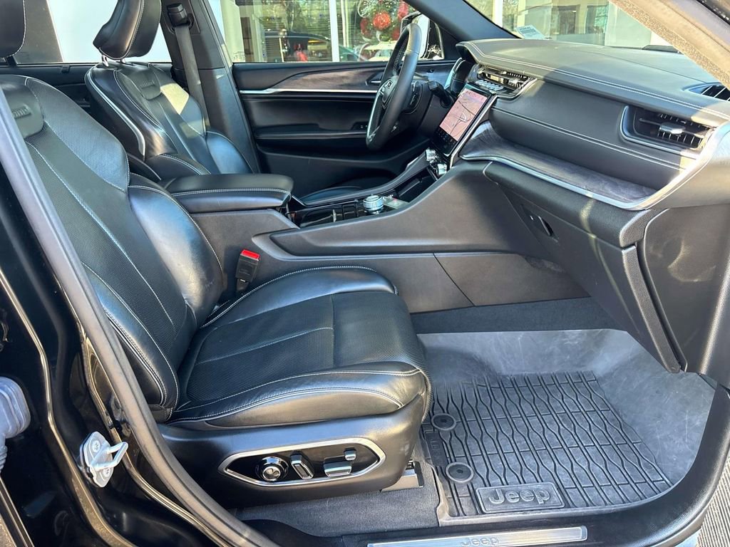 Used 2023 Jeep Grand Cherokee Overland w/ Luxury Tech Group IV image 15