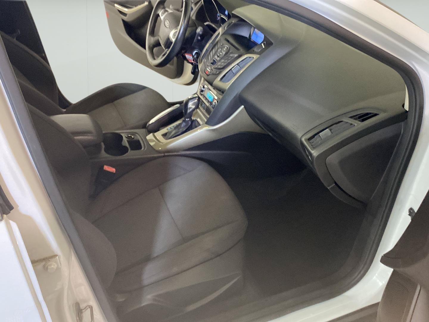 Used 2012 Ford Focus SEL FWD image 31
