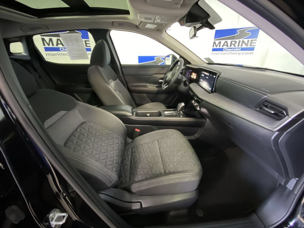 Used 2025 Nissan Kicks SV w/ SV Premium Package AWD/4WD image 32