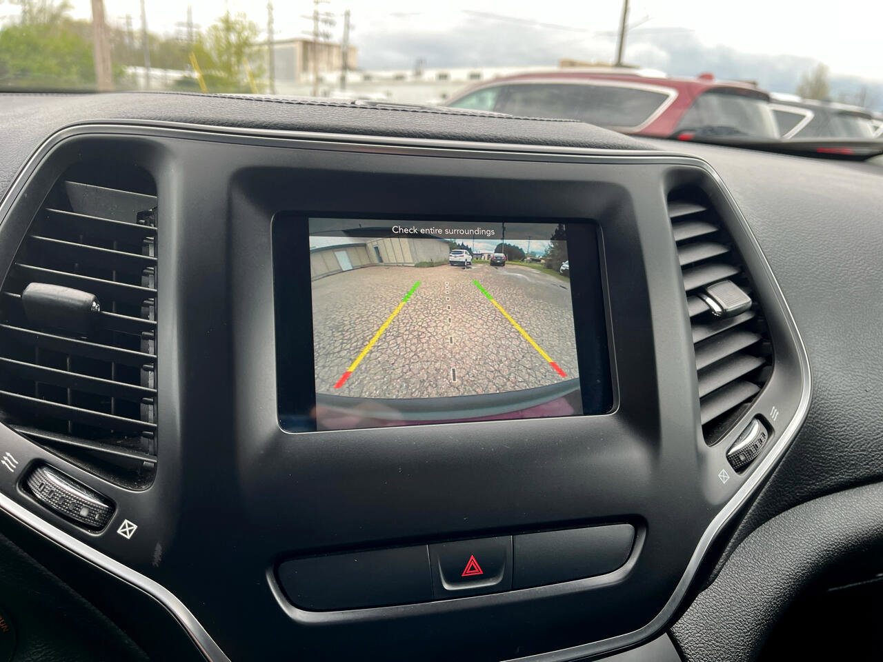 Used 2019 Jeep Cherokee Latitude Plus w/ Cold Weather Group image 12