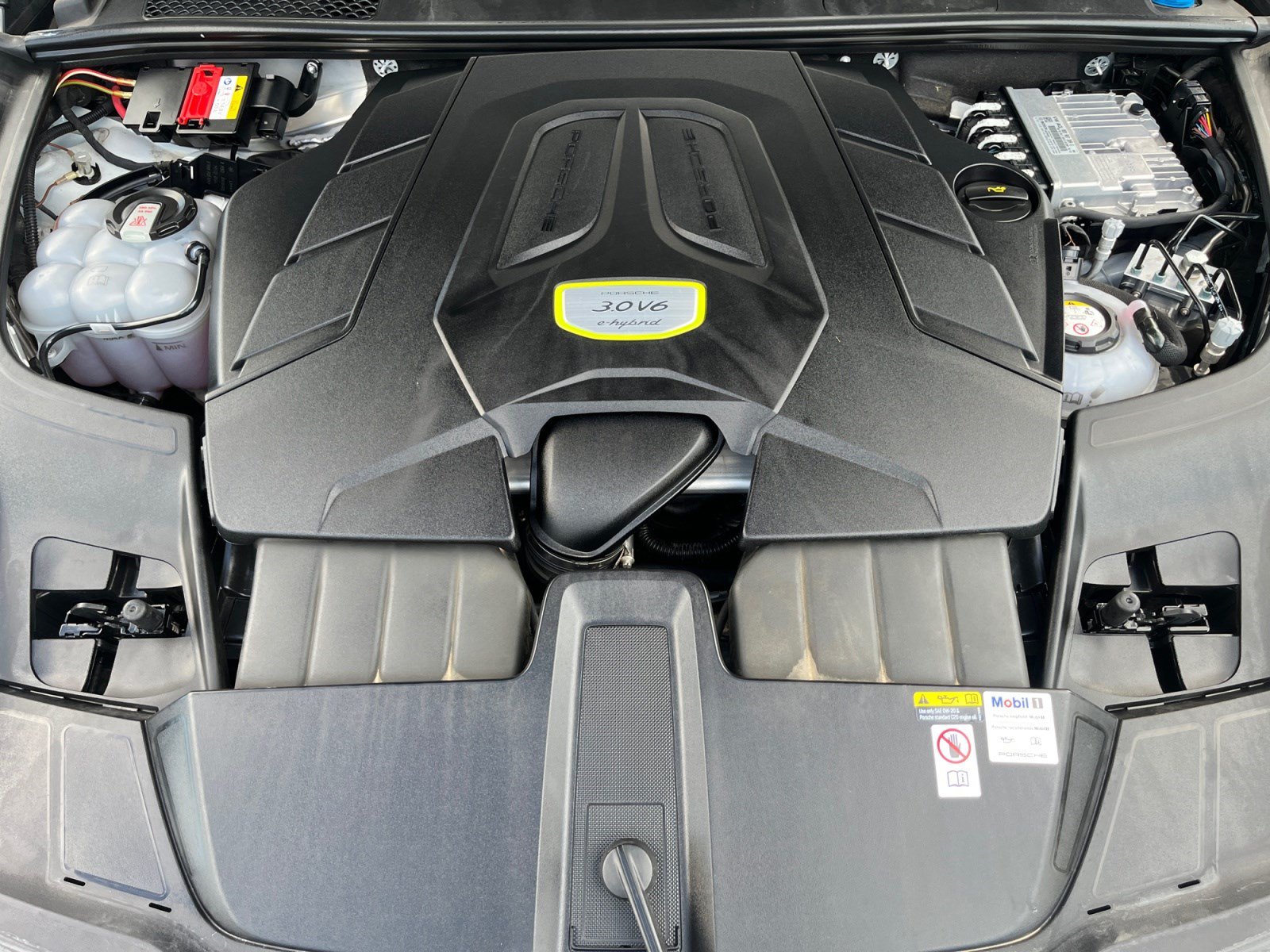Used 2022 Porsche Cayenne E-Hybrid AWD/4WD image 32