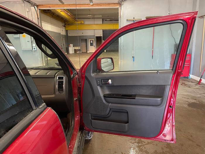 Used 2011 Ford Escape Limited image 30
