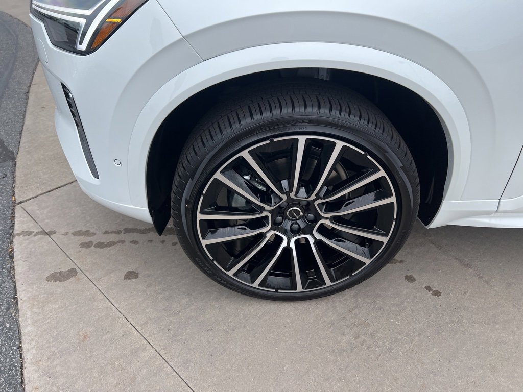 New 2026 Volvo XC90 B6 Plus w/ Protection Package Premier image 9