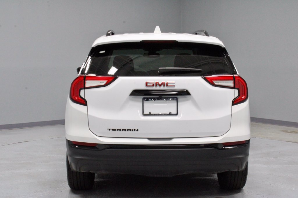 Used 2024 GMC Terrain SLE w/ Driver Convenience Package FWD image 10
