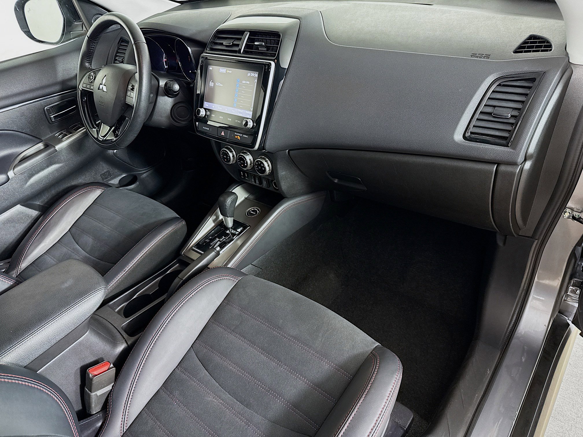 Used 2024 Mitsubishi Outlander Sport SE AWD/4WD image 35